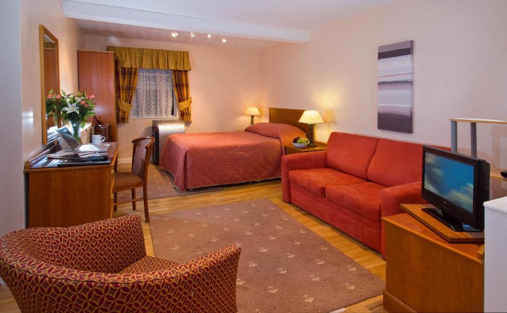Rainbows Lodge Hotel And Serviced Apartments Reading Room photo